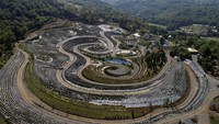Proyek unik yang ia mulai lima tahun lalu hampir selesai dan mencakup lahan seluas 100.000 meter persegi.  