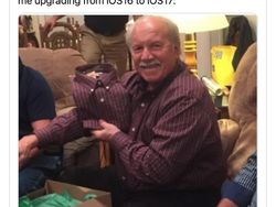 Meme Kocak iOS 17, Pengguna iPhone XS Meringis iPhone X Menangis