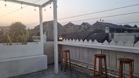 Bagi kamu yang tertarik dengan dunia kopi, bisa coba datang ke Wijen Coffee yang berlokasi di Jalan Gedongan Baru No.11, Plumbon, Banguntapan, Kecamatan Banguntapan, Kota Yogyakarta. Buka setiap hari pukul 16.00 – 21.30 WIB, terkadang Wijen Coffee juga buka di pagi hari. Kamu bisa mendapatkan info jam buka di instagram @wijen.coffee, karena pemilik akan mengupdate-nya setiap hari.  