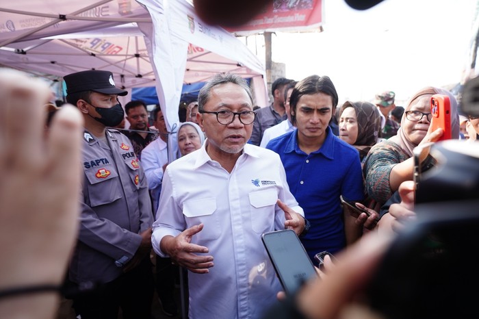 Menteri Perdagangan Zulkifli Hasan (Zulhas) mengingatkan pemerintah daerah, Bulog, hingga Bapanas untuk tidak santai-santai dalam mengurusi beras.