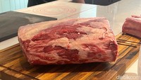 Ini salah satu daging sapi Australia, Queensland yang diperkenalkan oleh MLA. Daging sapi tebal ini punya marbling (sebaran) lemak yang sangat bagus. Foto: Detikcom / Atiqa Rana