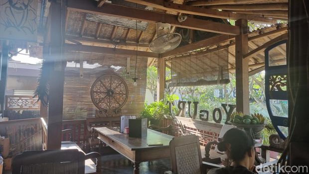 Nostalgia Nuansa Tempo Dulu di Water Castle Cafe Yogya