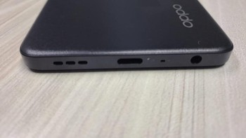 Nah ini yang menarik, Oppo A98 5G menggunakan teknologi pengisian baterai 67W SUPERVOOCTM yang diklaim bisa mengisi baterai 5.000 mAh dari kosong sampai 100% dalam waktu 44 menit. Foto: Aisyah/detikINET