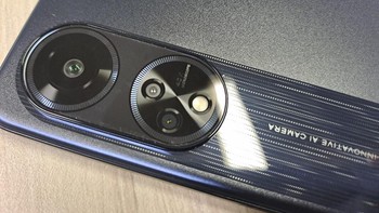 Kamera utamanya beresolusi 64 MP, ditemani depth sensor 2 MP dan kamera makro 2 MP. Kamera ini dilengkapi berbagai fitur seperti Portrait Mode, AI Portrait Retouching, Selfie HDR, AI Color Portrait, dan banyak lagi. Foto: Aisyah/detikINET