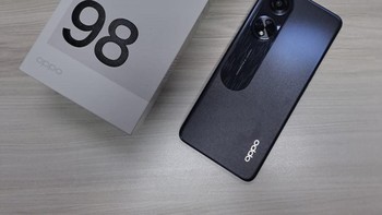 Oppo A98 5G tersedia dalam warna Biru Fantasi dan Hitam Elegan. Saat ini yang dipakai detikINET adalah yang warna Hitam Elegan. Foto: Aisyah/detikINET