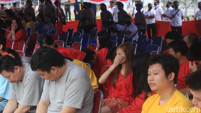 Pelaku love Scaming di Batam dan Kalbar dipulangkan ke negara asalnya.(Alamudin Hamapu/detikSumut)