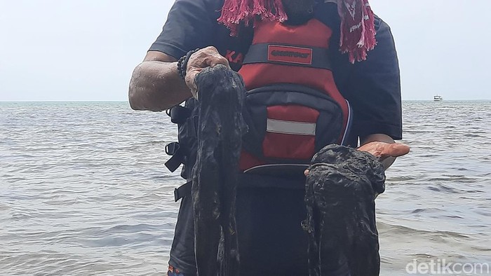 Penampakan kerusakan lingkungan di kawasan Pulau Karimunjawa yang diduga tercemar limbah, Rabu (20/9/2023).