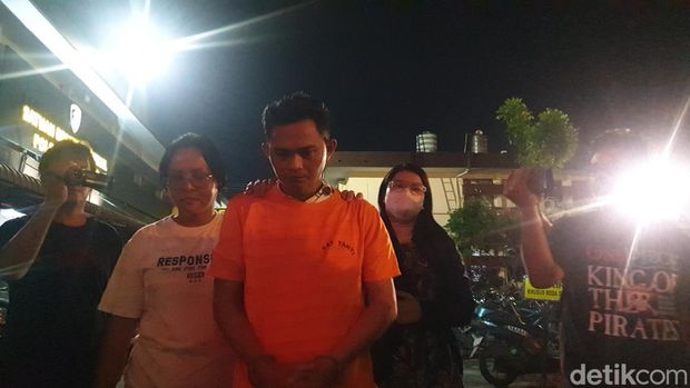 Pengelola panti asuhan yang viral mengeksploitasi anak di Medan ditetapkan tersangka dan ditahan. (Goklas Wisely/detikSumut)