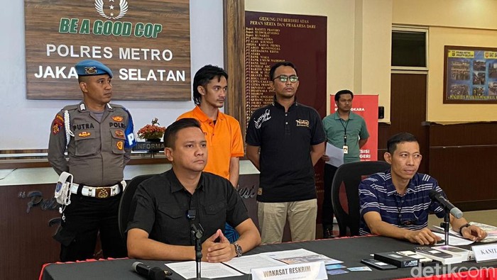 Polres Jaksel menangkap pelaku penipuan modus jual beli mobil via medsos