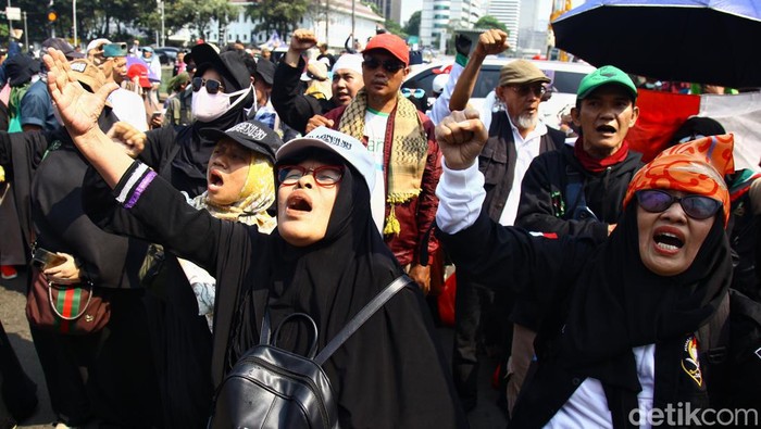 Potret Aksi Bela Rempang di Patung Kuda Potret Aksi Bela Rempang di Patung Kuda
