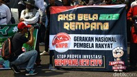 Menuntut kepada Kapolri agar warga peserta aksi penolakan terhadap penggusuran paksa Kampung Tua Pulau Rempang agar dibebaskan dari tahanan.