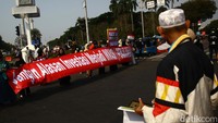 Menyerukan kepada seluruh rakyat agar bersatu padu tegakkan amanat Konstitusi UUD 1945.