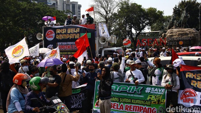 Potret Aksi Bela Rempang di Patung Kuda Potret Aksi Bela Rempang di Patung Kuda