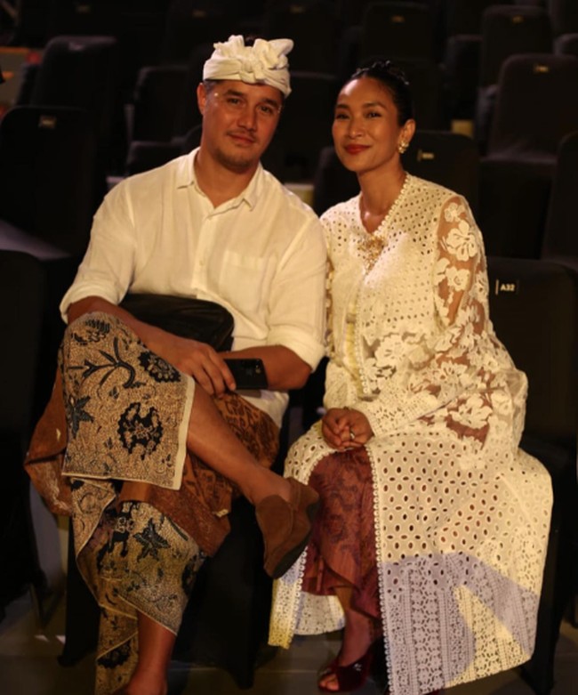 Ada pun momen kebersamaan keduanya yang tampak bahagia dan selalu mesra. Semoga langgeng selalu ya Happy Salma dan suami.  Foto: Instagram @happysalma