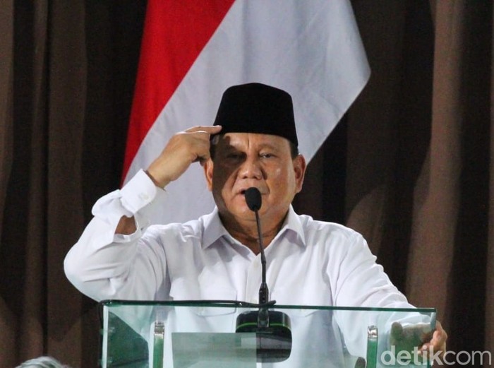 Prabowo Subianto saat menghadiri acara Sarapan Bareng 1.000 Guru Ngaji se-DIY di Prima SR, Sleman, Rabu (20/9/2023).