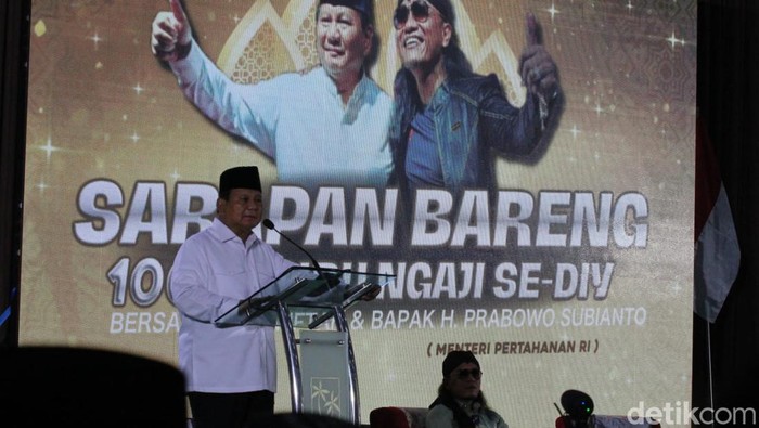 Prabowo Subianto saat menghadiri acara Sarapan Bareng 1.000 Guru Ngaji se-DIY di Prima SR, Sleman, Rabu (20/9/2023).