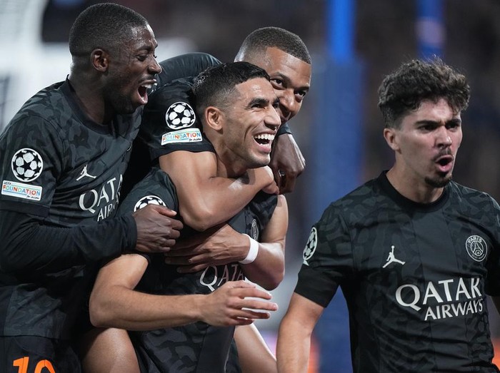 Paris Saint-Germain memetik kemenangan di laga pertamanya di Liga Champions. Menjamu Borussia Dortmund, PSG menang dengan skor akhir 2-0. PSG menghadapi Dortmund di Parc des Princes pada Rabu (20/9/2023) dinihari WIB.