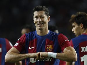 Saran Rivaldo buat Barcelona: Jual Lewandowski dan De Jong!