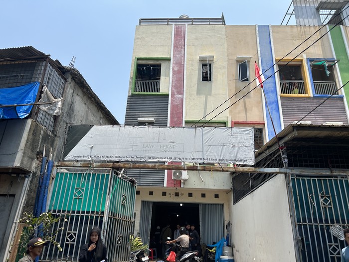 Ruko yang menjadi pabrik ciu di Jakbar (Kadek/detikcom)