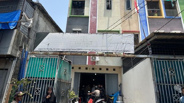 Ruko yang menjadi pabrik ciu di Jakbar (Kadek/detikcom)