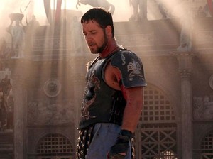 Russell Crowe, Tubuhmu Itu Lo!