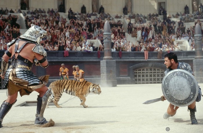 Cuplikan adegan Russell Crowe di Gladiator (2000).