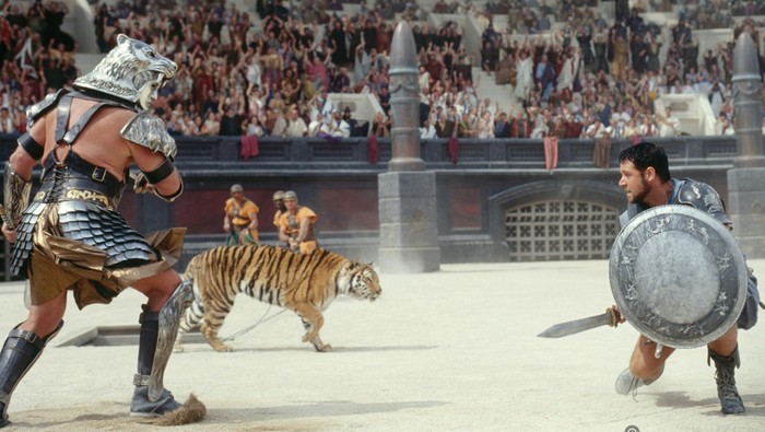 Cuplikan adegan Russell Crowe di Gladiator (2000).