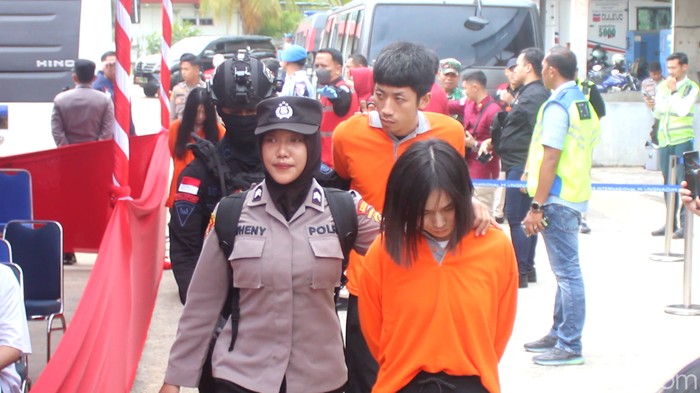 Sebanyak 153 WNA China Pelaku Love Scaming di Kepri dan Kalbar dipulangkan dari bandara Batam.