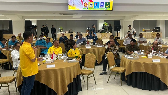 Sekjen partai politik (parpol) pendukung bakal capres Prabowo Subianto yang tergabung dalam Koalisi Indonesia Maju berkumpul di Kantor DPP Partai Golkar, Jakbar, Rabu (20/9/2023).