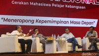 Fahri Hamzah lantas menyinggung Ganjar dan Anies yang menurutnya tidak usah terlalu ngotot di Pilpres 2024. Dia menyarankan keduanya untuk latihan terlebih dahulu.  