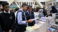 Tema yang diangkat kali ini adalah berakhlak dan berprestasi dengan literasi Islami. 