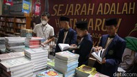 Tema ini menginspirasi panitia, dalam perjalanan kehidupan bangsa tentulah prestasi tidak hanya bisa dibangun tanpa adanya akhlak. 