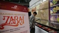 Selain buku, beberapa barang bersejarah juga dipamerkan. 