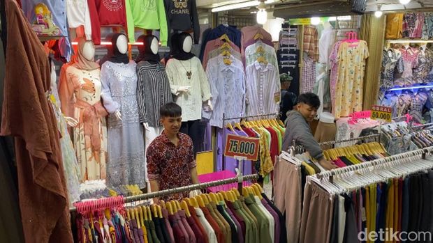 Suasana di Pasar Baru, Kota Bandung, Rabu (20/9/2023).