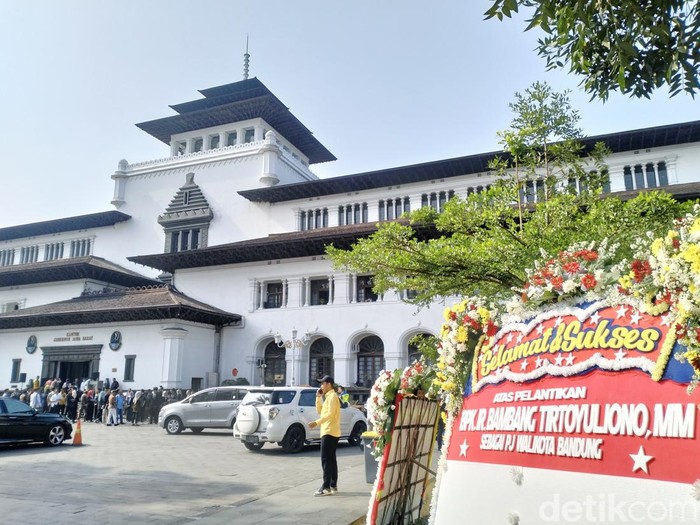 Suasana Gedung Sate jelang pelantikan 6 Pj kepala daerah.