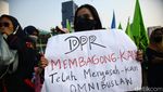 Tak Hanya GNPR, Massa Buruh Juga Menyemut di Patung Kuda