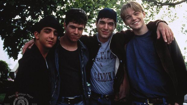 James Madio, Mark Wahlberg, Patrick McGaw dan Leonardo DiCaprio di film The Basketball Diaries (1995).