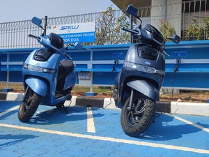 Gak Mau Ketinggalan, TVS Gaet PLN Icon Plus Bangun Ekosistem Kendaraan Listrik