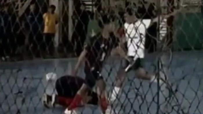 Viral atlet futsal ditendang saat sujud syukur di Porprov Jatim