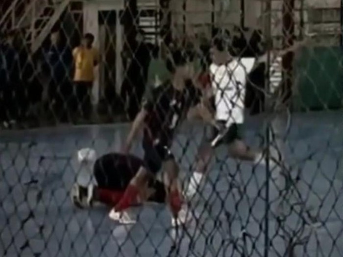 Viral atlet futsal ditendang saat sujud syukur di Porprov Jatim