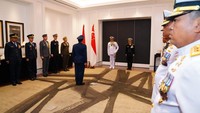 Penganugerahan ini merupakan wujud apresiasi TNI kepada VADM Aaron Beng atas sumbangsihnya di bidang tugas kemiliteran yang menunjukkan kemampuan, kebijaksanaan, dan jasa luar biasa melebihi panggilan kewajiban dalam meningkatkan hubungan militer antar kedua Angkatan Bersenjata sehingga memberikan keuntungan luar biasa untuk kemajuan dan perkembangan TNI.