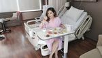 10 Potret Baby Margaretha Saat Ngeteh di Kafe Sampai Racik Kopi Enak