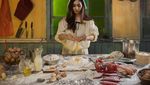 10 Potret Baby Margaretha Saat Ngeteh di Kafe Sampai Racik Kopi Enak