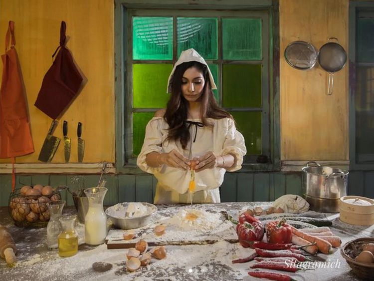 10 Potret Baby Margaretha Saat Ngeteh di Kafe Sampai Racik Kopi Enak