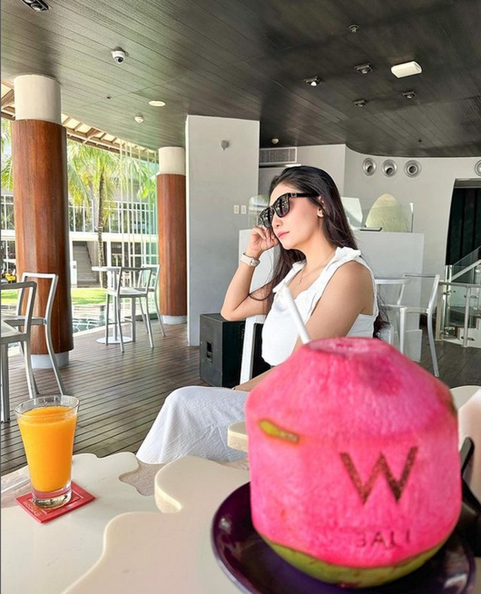 10 Potret Baby Margaretha Saat Ngeteh di Kafe Sampai Racik Kopi Enak 10 Potret Baby Margaretha Saat Ngeteh di Kafe Sampai Racik Kopi Enak