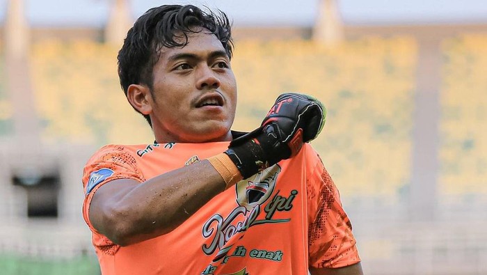Andhika Ramadhani kiper Persebaya