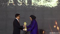 detikcom Awards 2023 digelar di Hotel Westin, Kuningan, Jakarta Selatan, Kamis (21/9/2023). Penghargaan ini diberikan karena komitmen mereka untuk menjadikan lingkungan lebih lestari. Keberhasilan Astra International untuk menurunkan emisi gas rumah kaca dan memiliki peta jalan dalam memperkenalkan kendaraan ramah lingkungan juga jadi alasan detikcom untuk memberikan penghargaan ini.