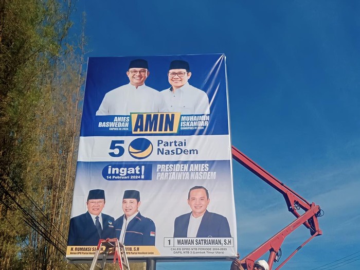 Baliho duet Anies Baswedan-Muhaimin Iskandar atau Cak Imin di salah satu sudut Kota Mataram, NTB, Kamis (21/9/2023). (Foto: Helmy Akbar/detikBali)