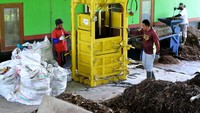 TPS 3R itu juga memilah sampah anorganik untuk dijual dan didaur ulang guna membantu mengatasi permasalahan sampah di wilayah pedesaan Bali.