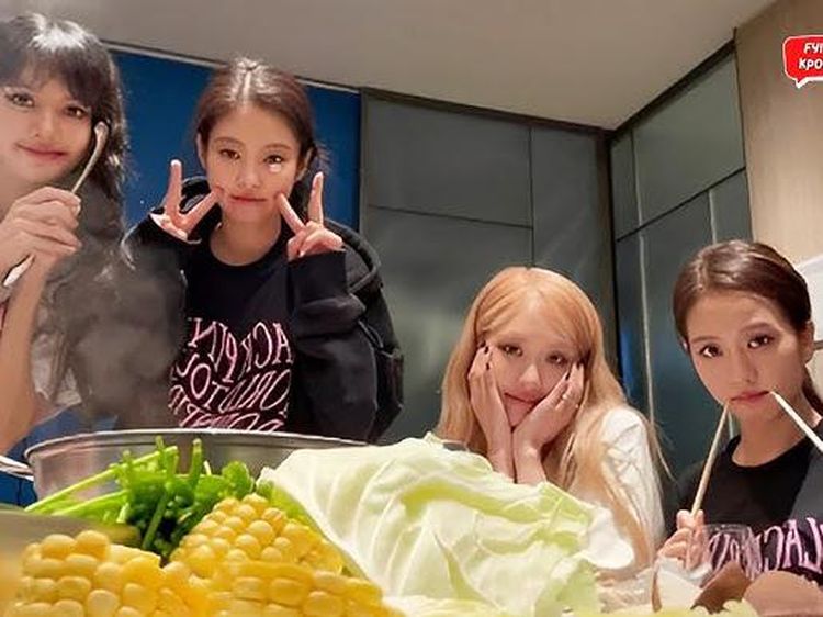 Momen Member BLACKPINK Makan Bersama Sebelum Isu Lepas dari YG Entertainment